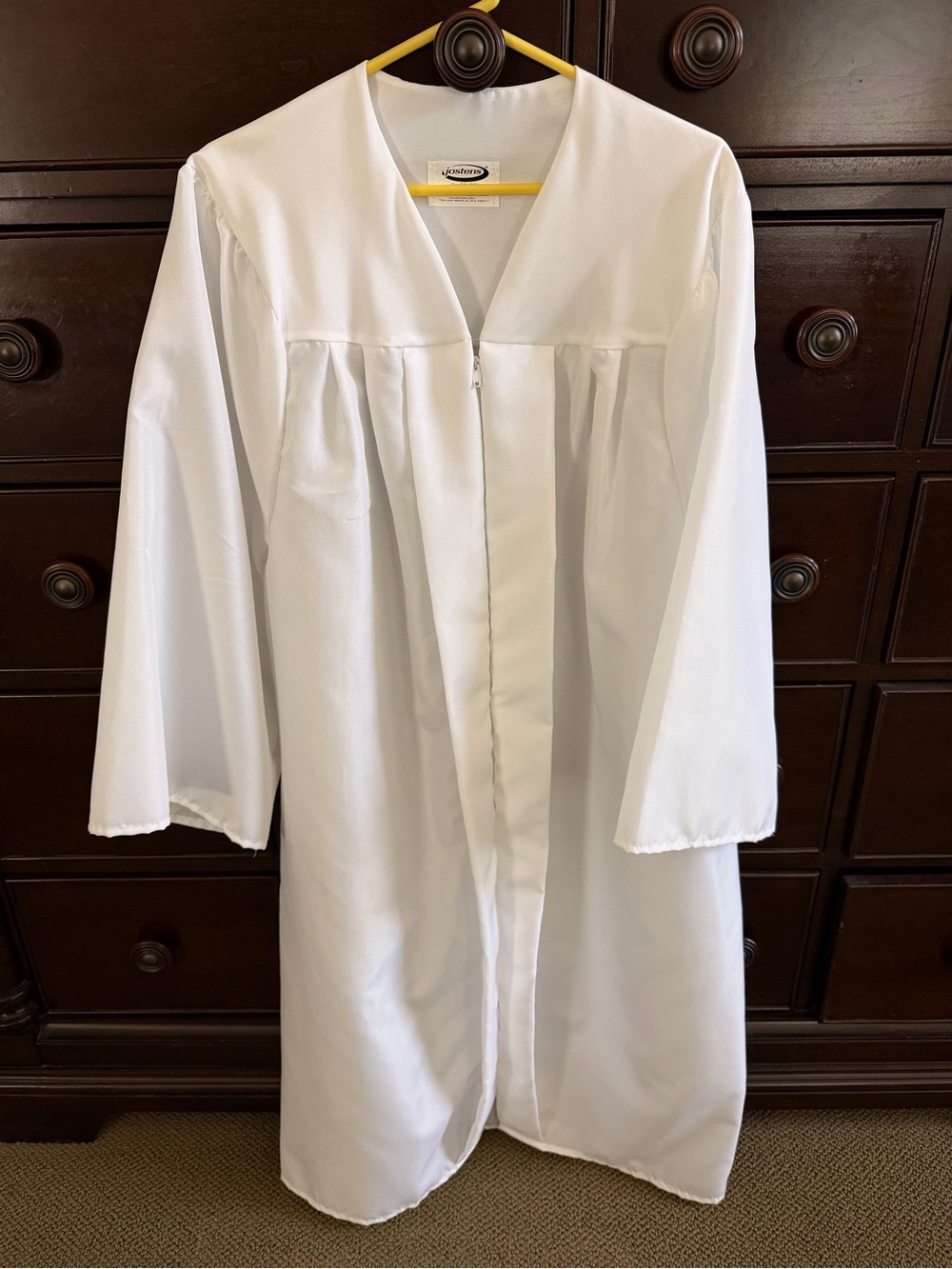 Jostens white graduation gown 5’4”- 5’6”